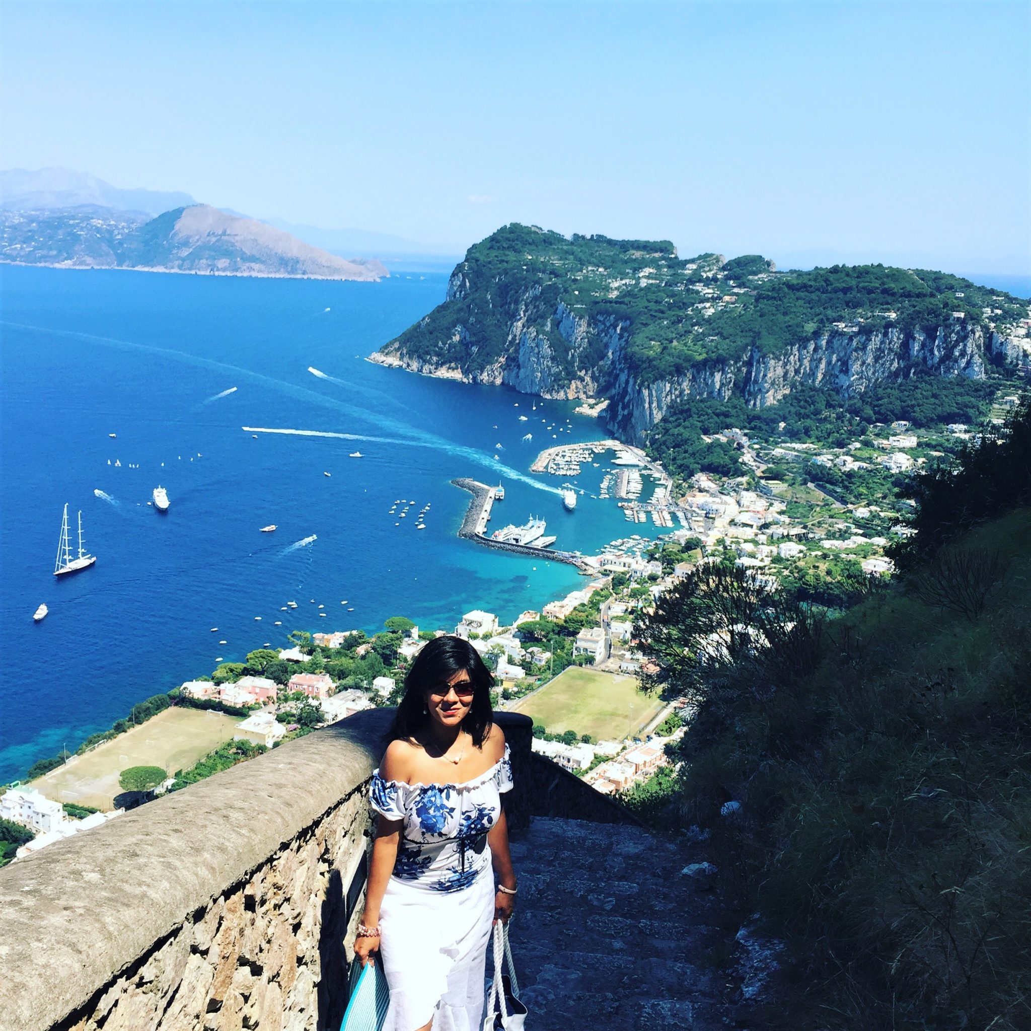 Visiting Capri, Italy : The breathtaking view from the Phoenician Steps
