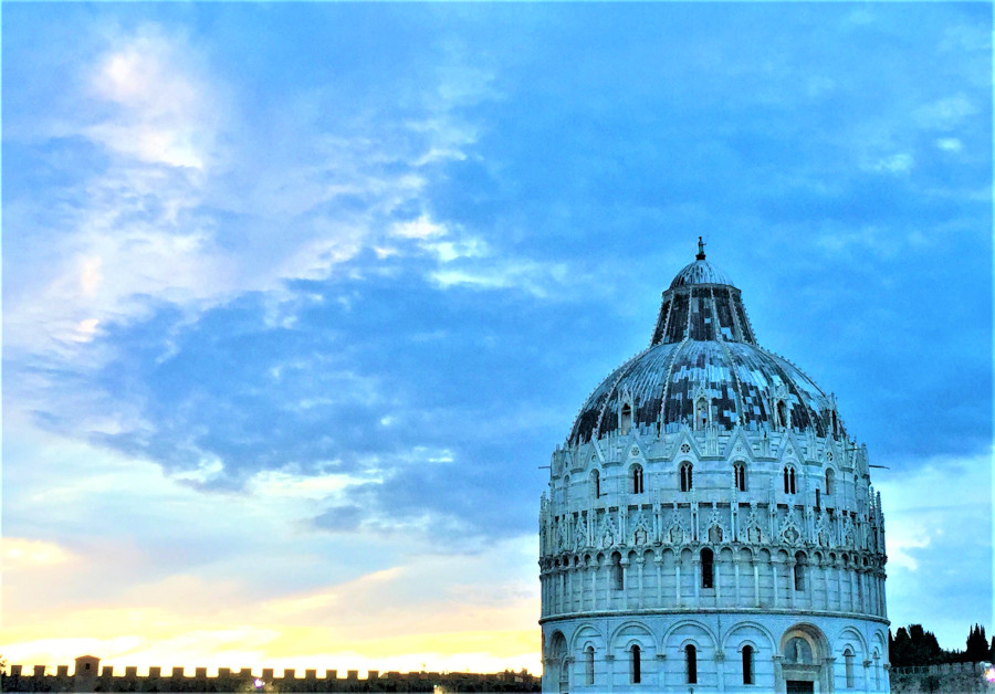 An evening in Pisa, Italy- the Pisa Baptistery