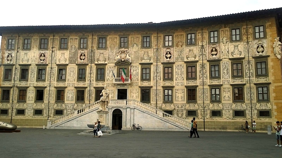 Facade of Palazzo della Carovana in Piazza dei Cavalieri, Pisa, with sgraffito artwork and statue of Cosimo I de’ Medici