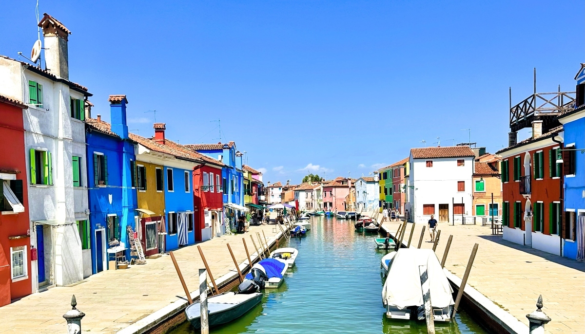 Colorful canal houses and boats on Burano Island, Venice, Italy – a must-see stop while wandering