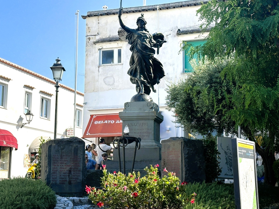 Statue and main square of Piazza Vittoria in Anacapri, the central point where visitors arrive after taking the bus or taxi from Marina Grande.